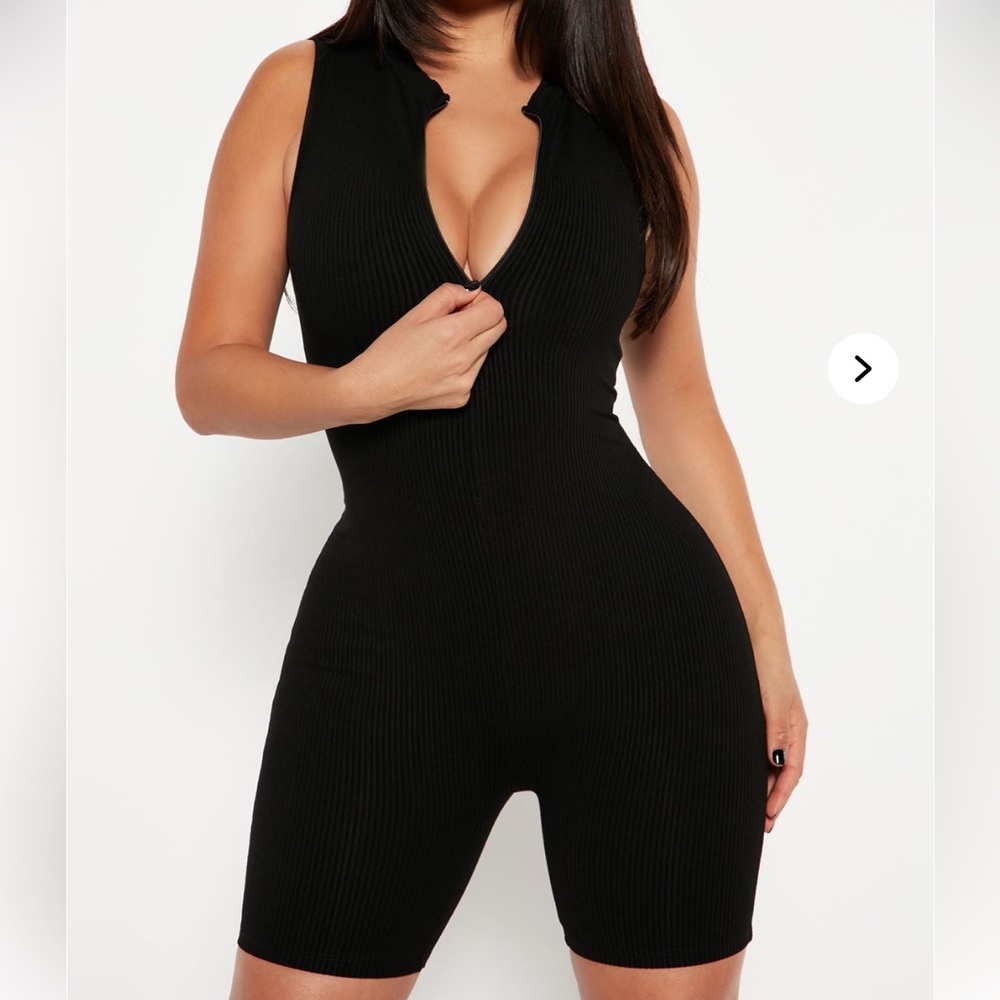 Fashion nova romper size XS runs smalls